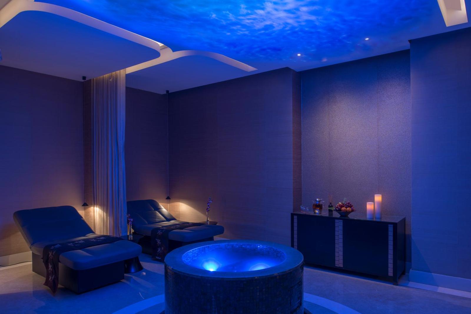 Four Seasons Hotel Riyadh at Kingdom Centre